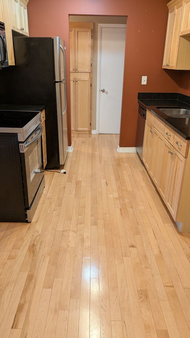 Building Photo - Beautuful 1 bed condo close to linden hills shopping, paths and the lakes!