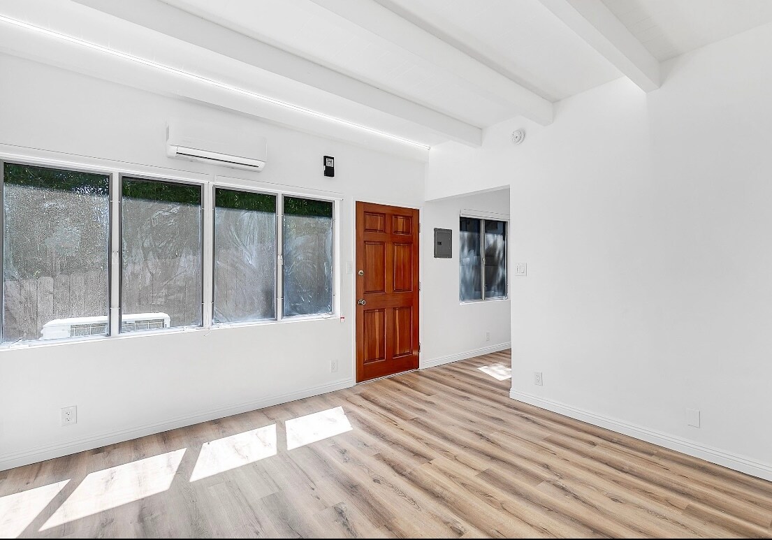 Building Photo - 3623 1/2 Fletcher Dr