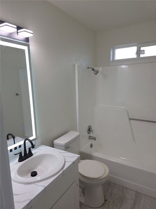 Building Photo - 6617 Meadowbreeze Pkwy