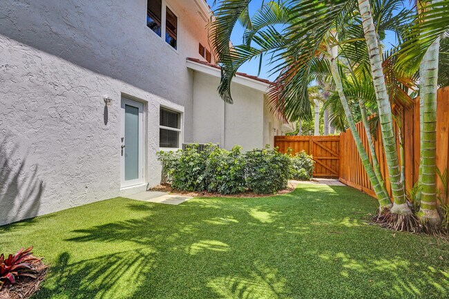 Building Photo - 923 Dogwood Dr