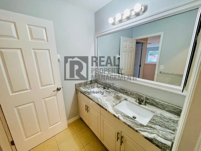 Building Photo - 9135 Astonia Way