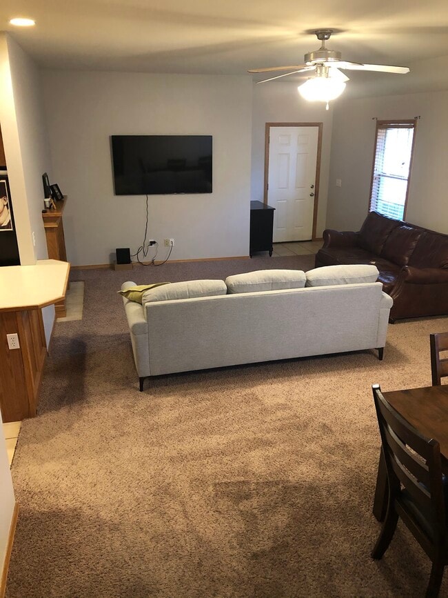 Building Photo - 2203 S Devin Lea St