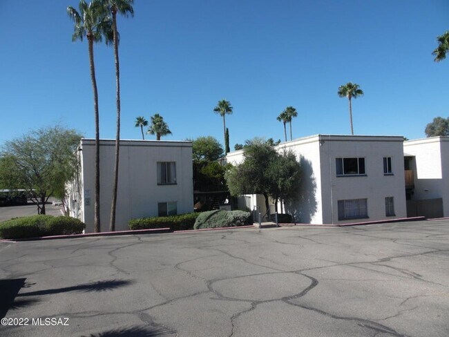 Building Photo - 8450 E Old Spanish Trail