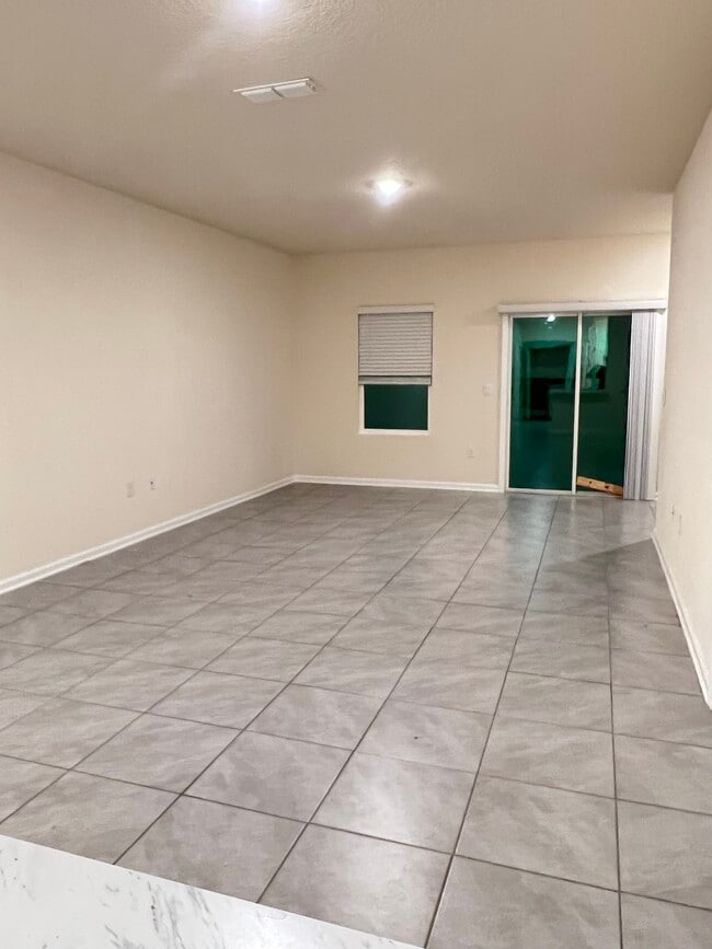 Building Photo - 9489 Star Dr