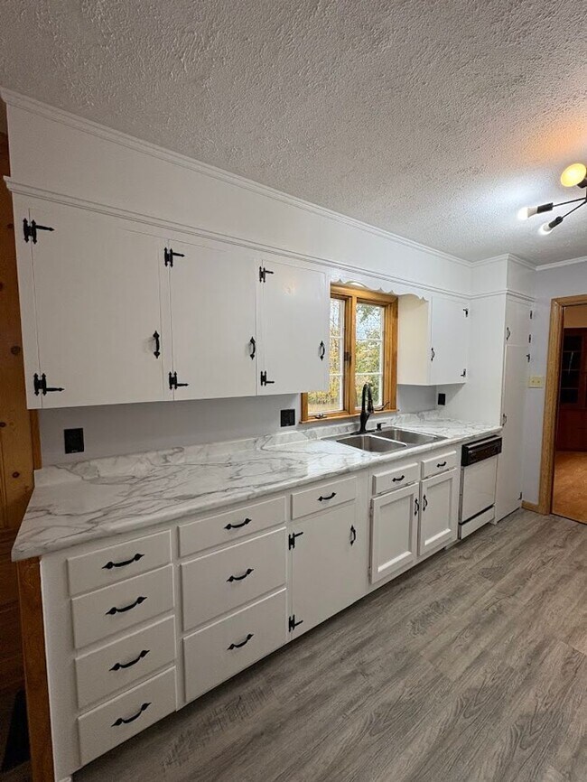 Building Photo - Two bedroom home for rent - Country living...