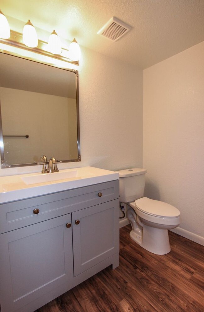 Building Photo - Butte Haven Townhome