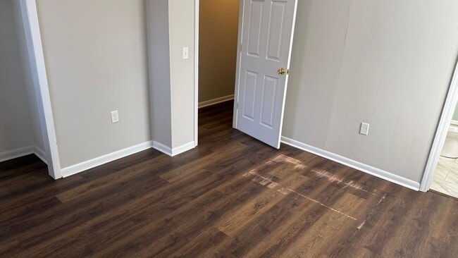 Building Photo - WINTER MOVE-IN SPECIAL: $500 OFF 1st MONTH'S RENT!**