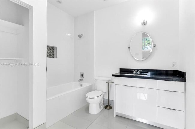 Building Photo - 4 bedroom in Hallandale FL 33009