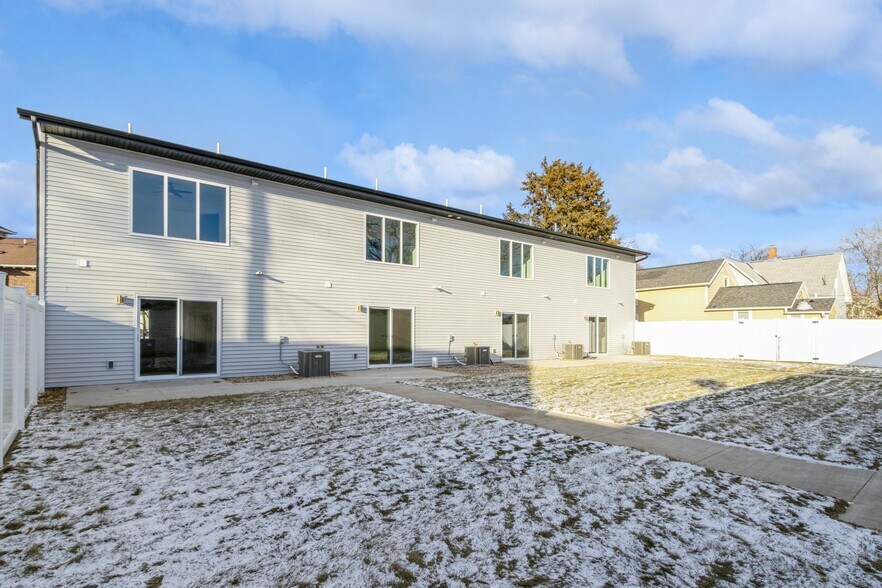 Building Photo - 421 C Ave NW