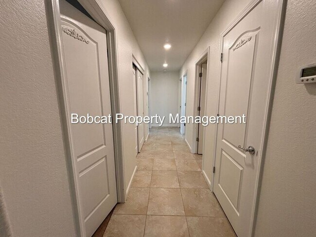 Building Photo - 100 Deschutes Dr