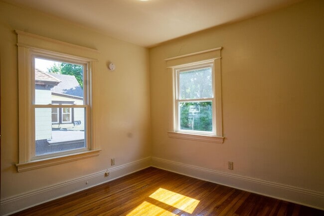 Building Photo - 718 Livingston Ave