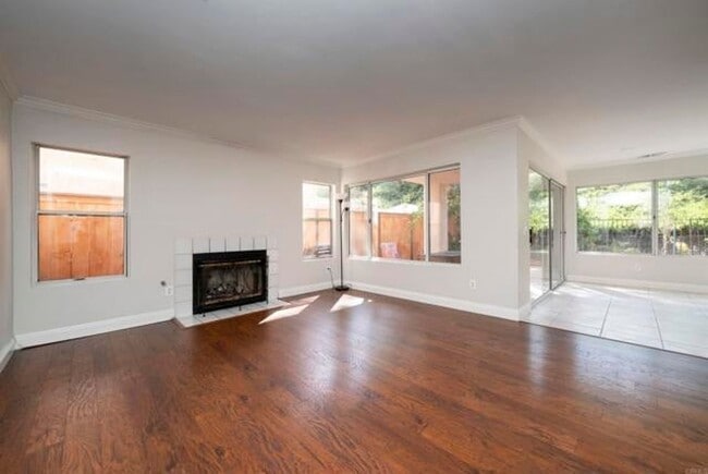 Building Photo - Beautiful 4Br/2.5Ba Home With Private Yard In Shadowridge!!