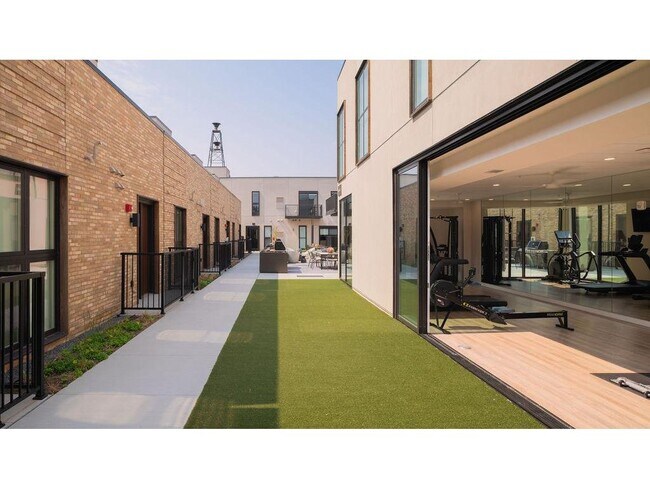 Building Photo - 10 West Dr