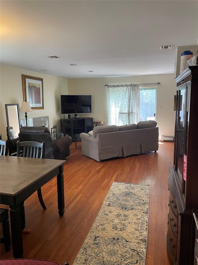 Building Photo - 67 Sagamore Hill Dr