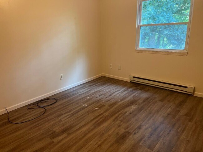 Building Photo - 4790 Sunnybrook Rd