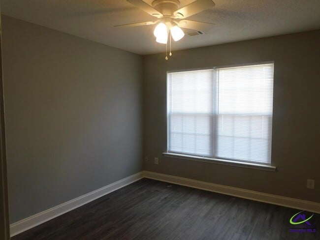 Building Photo - 215 West Wrasling Way