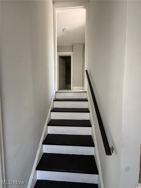 Building Photo - 1336 Thoreau Rd