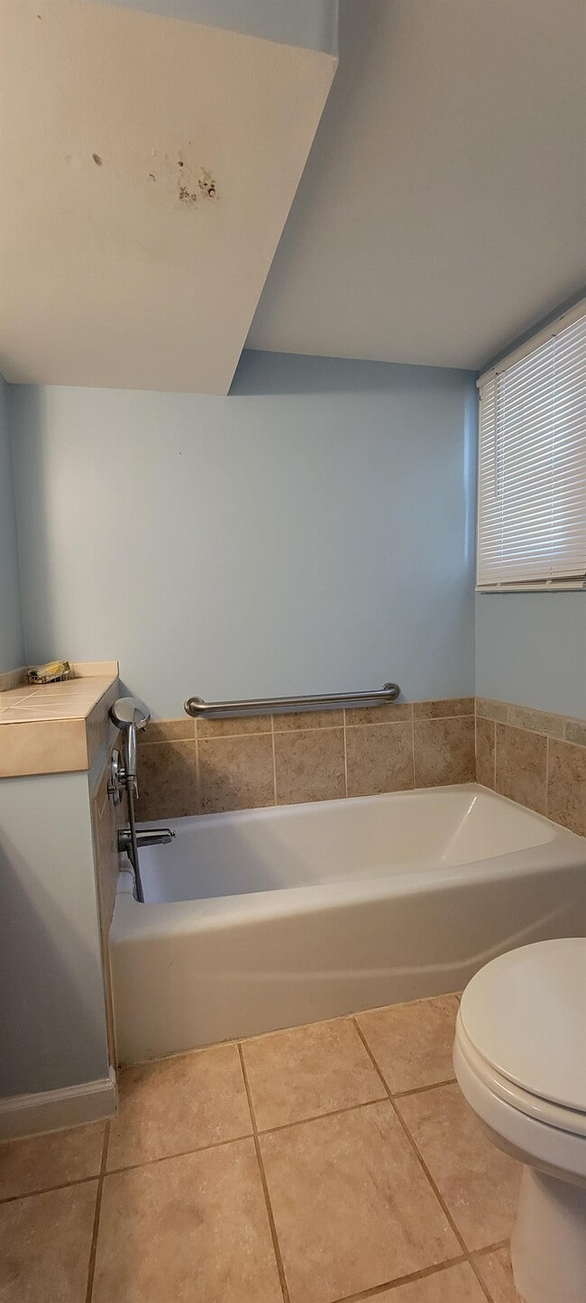 Building Photo - 48 Dillingham Rd