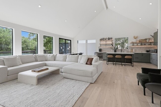 Building Photo - 201 Kahana Ln