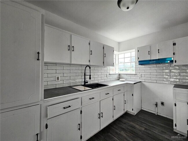 Building Photo - 801 N 29th St