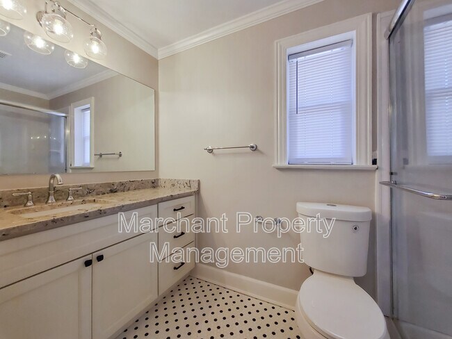 Building Photo - 103 Robin Hood Rd