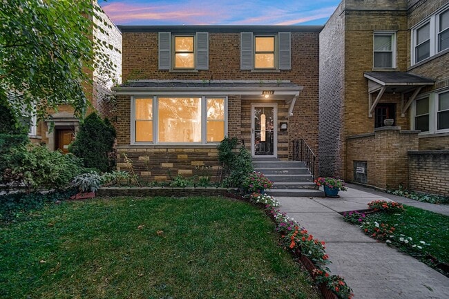 Building Photo - 6423 N Seeley Ave