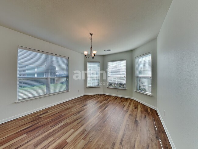 Building Photo - 4616 Beaver Creek Ave