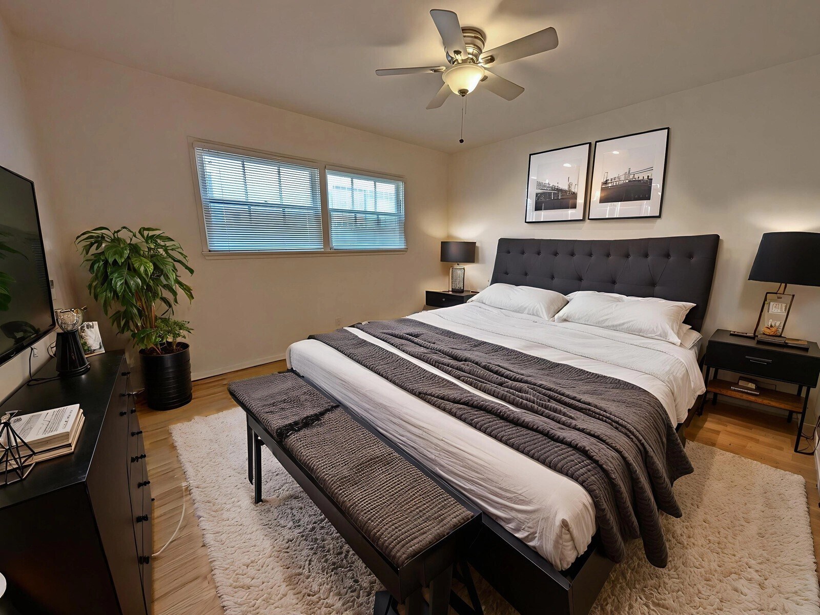 Building Photo - 1532 S Bundy Dr