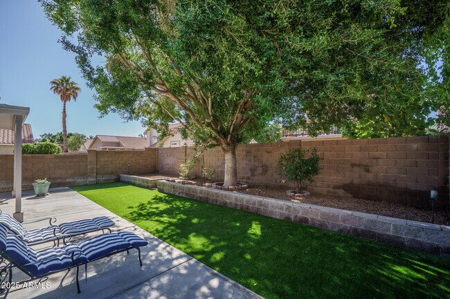 Building Photo - 6820 S Roosevelt St