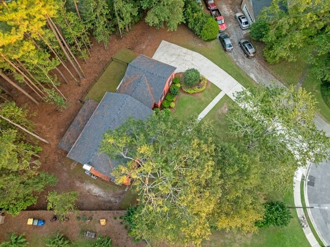 Building Photo - $300 off the first month's rent on a 12 mo...