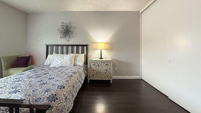 Building Photo - 511 E Brockton Ave