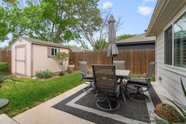 Building Photo - 226 Claris Ln