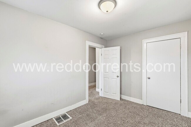 Building Photo - Spacious and Convenient 3-Bedroom Home in Indianapolis