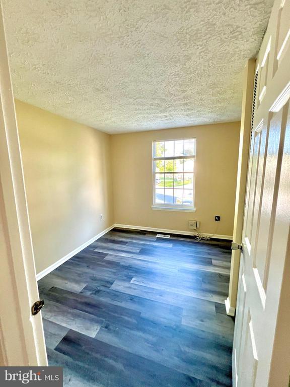 Building Photo - 2015 Mapleleaf Pl