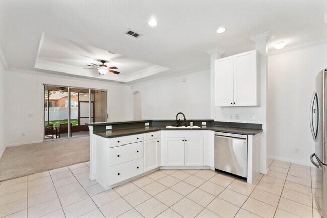Building Photo - Move-in Ready Home with 2 Car Garage in Desirable Summerport Community!