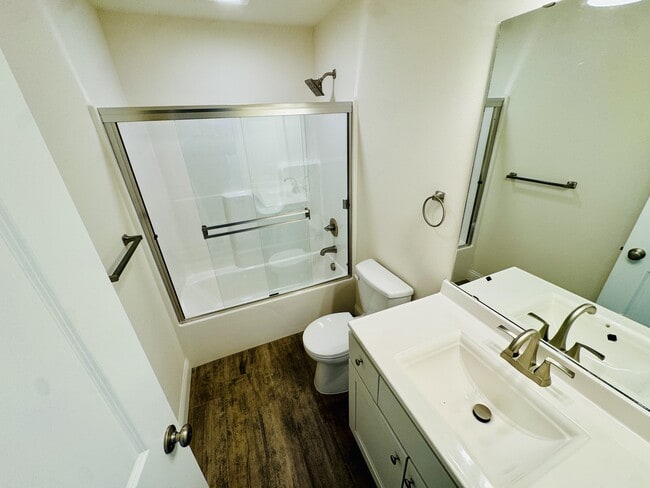 Building Photo - 3900 McKendree Dr