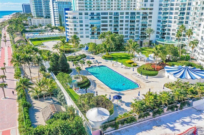 Building Photo - 5151 Collins Ave