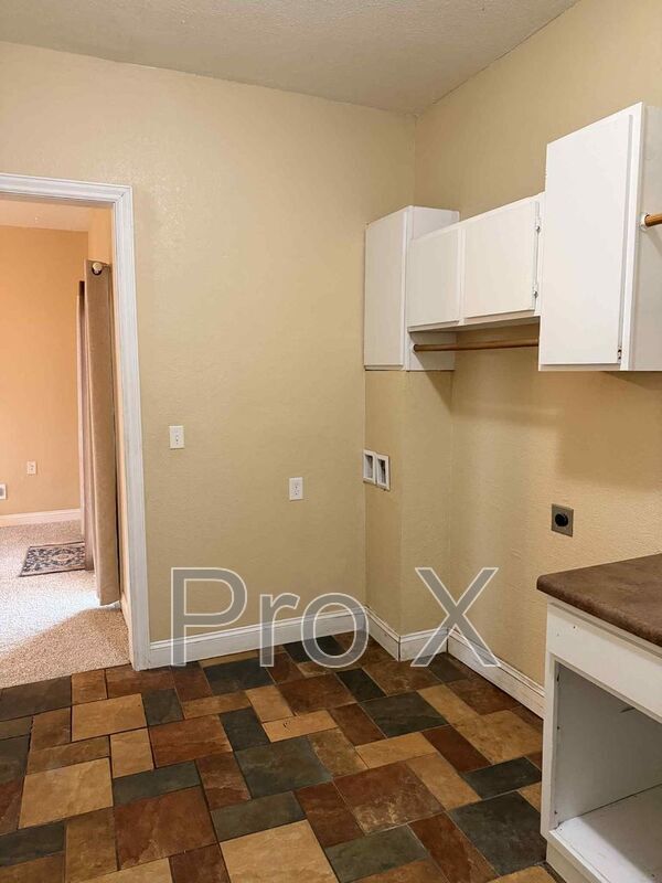 Building Photo - 740 E 33rd St