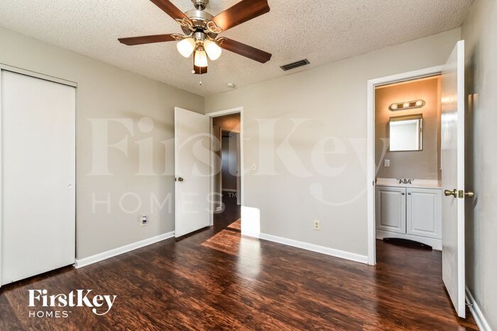 Building Photo - 18150 Adams Cir
