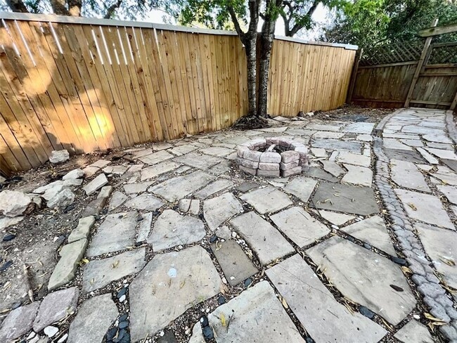 Building Photo - 15106 Mettle Dr