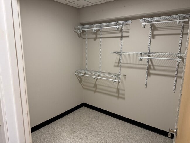 Building Photo - Szkola Flats