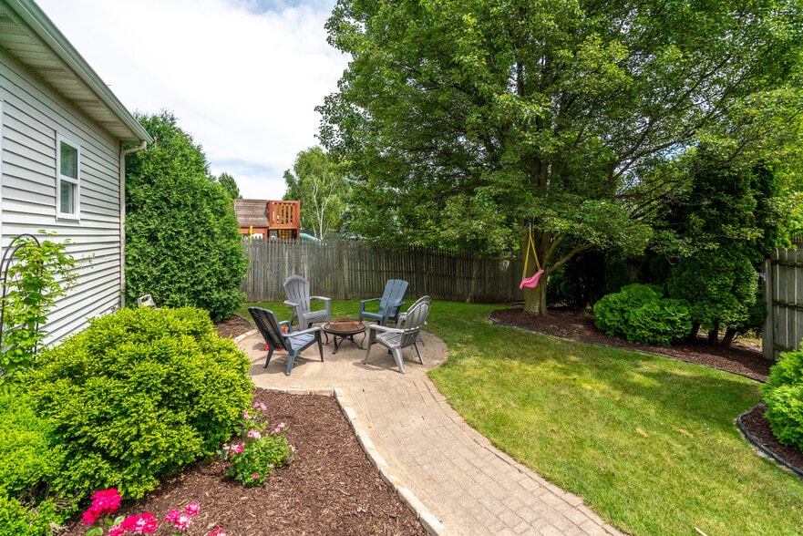 Backyard Patio - 5686 Barcroft Dr SW