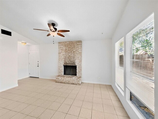 Building Photo - 1012 Fieldwood Dr