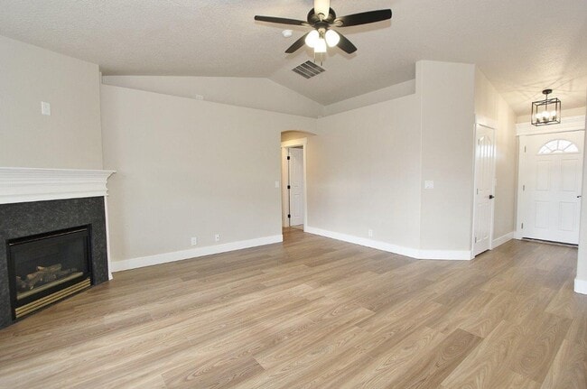 Building Photo - Immaculate Single-Level Home