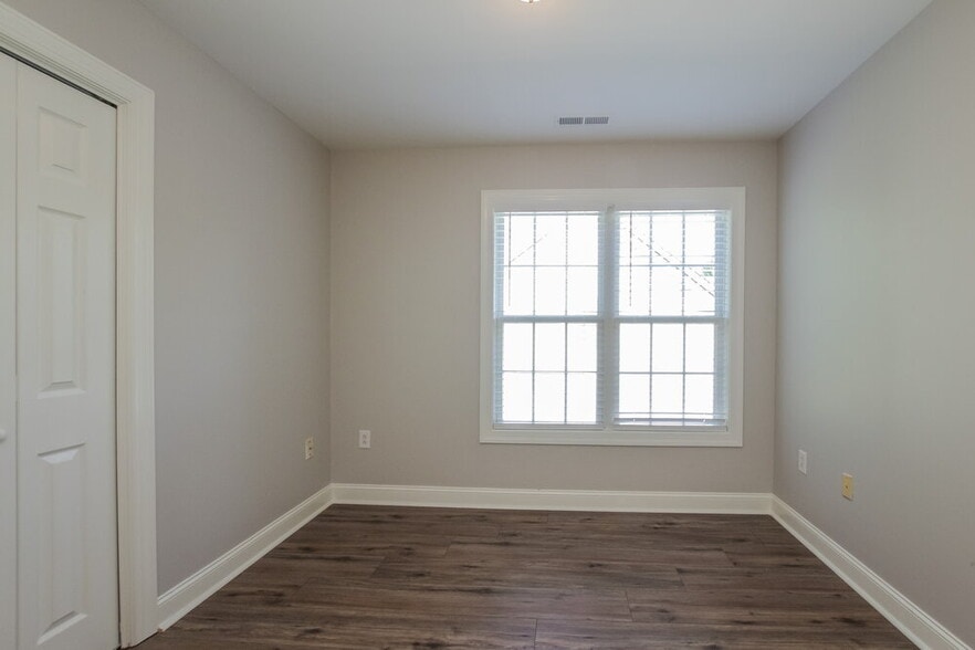 Building Photo - 1052 Enderbury Dr
