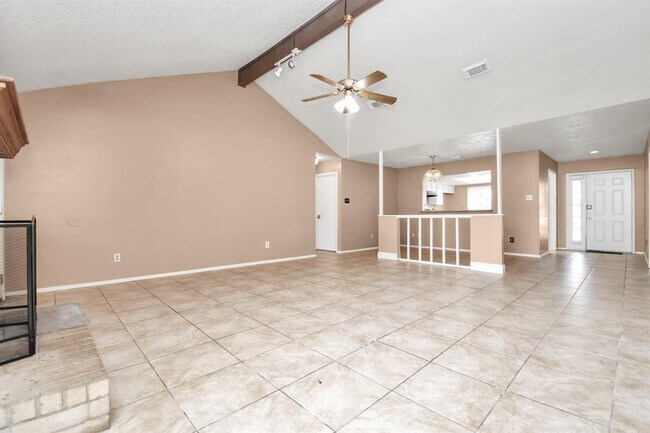 Building Photo - 17035 Quail Bend Dr