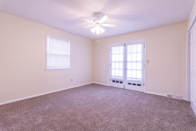 Building Photo - 1405 Joann St
