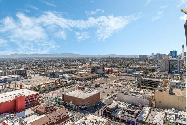 Building Photo - 150 S Las Vegas Blvd