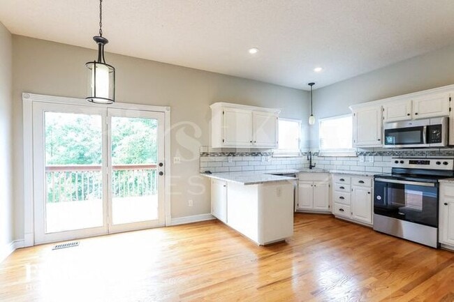 Building Photo - 800 Red Maple Dr