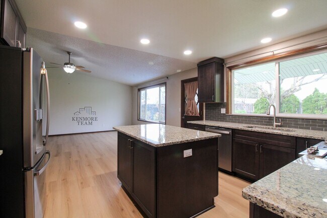 Building Photo - 3 Bed/2.5 Bath House in Pasco Near the River!